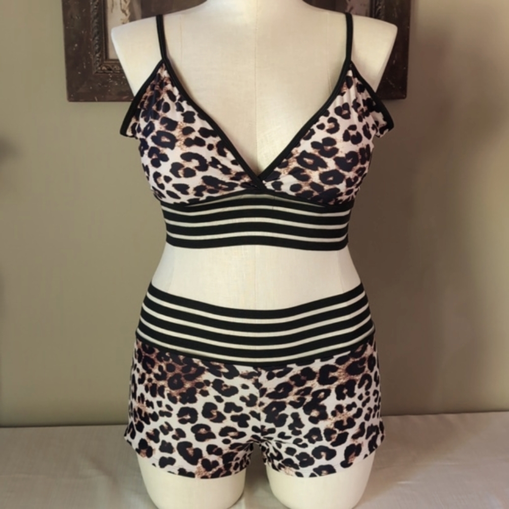 Sz 1X Two-piece Leopard Print Swimsuit